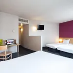 Paris Saint-denis Pleyel 3* סן-דני